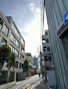 南葵育英会白金台ビルの外観