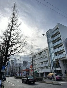 南葵育英会白金台ビルの外観