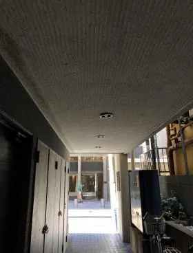 ニューバレービルの外観
