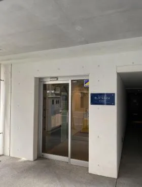 エルスタンザ新宿御苑の外観