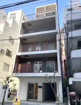 エルスタンザ新宿御苑の外観