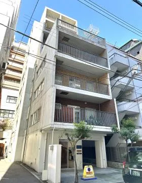エルスタンザ新宿御苑の外観