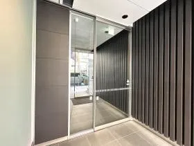 神田小川町SKYビルディングの外観