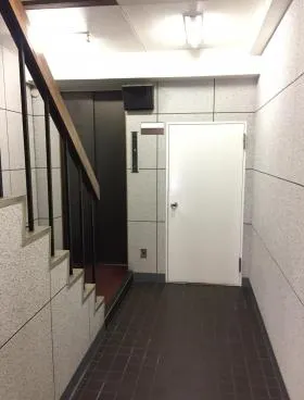 静山ビルの外観