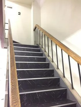 静山ビルの外観