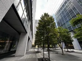 アグリスクエア新宿ビルの外観