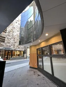 ニューギンザビル6号館の外観