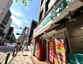 スギ薬局を通過する