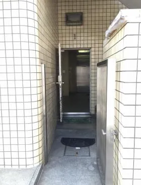 吉半八重洲通りビルの外観