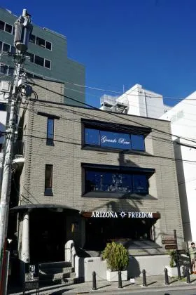 高部ビルの外観