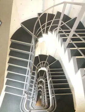 工業教育会館の外観