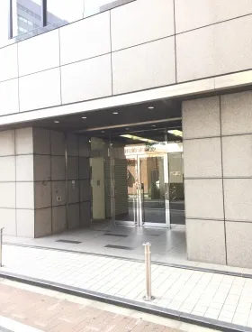 三田鈴木ビルの外観