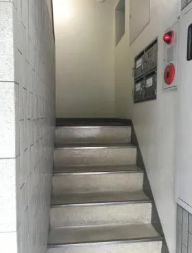 日高ビルの外観