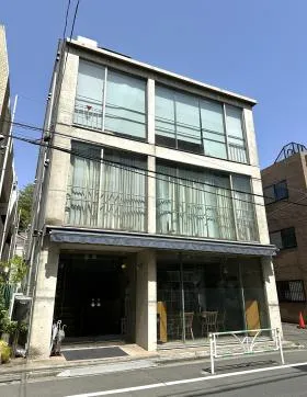 代々木公園ビルの外観