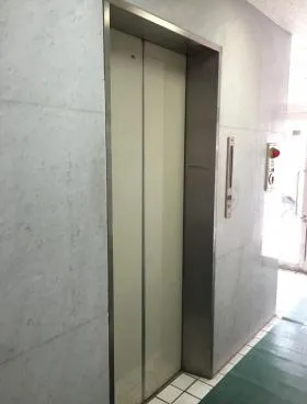 淡路建物ビルの外観