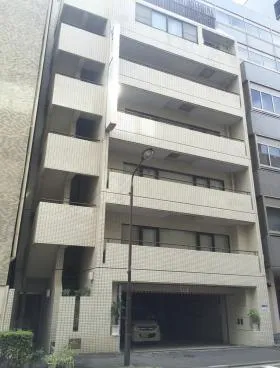 麹町保坂ビルの外観