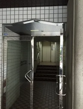 カワグレビルの外観