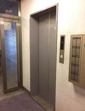 鈴木ビルの外観