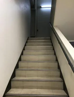 ニューローレルビルの外観