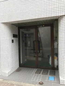 東ビルの外観