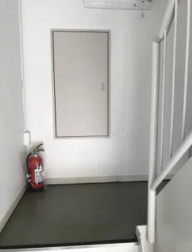 東ビルの外観