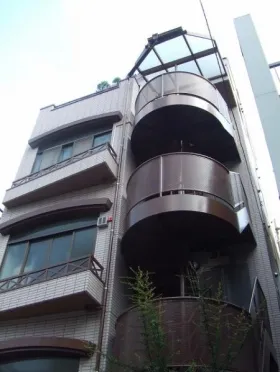 根本ビルの外観
