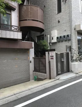 根本ビルの外観