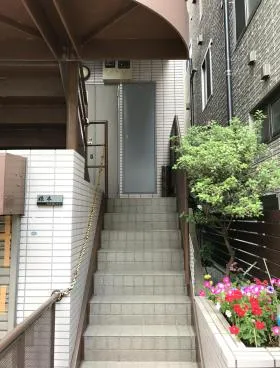 根本ビルの外観