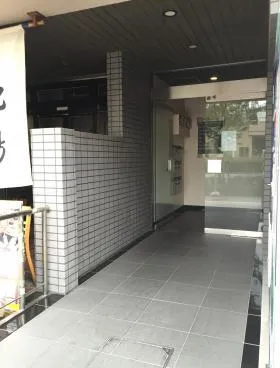 春日ビルの外観