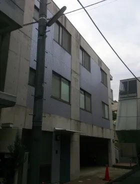 EIGHTEEN北青山の外観