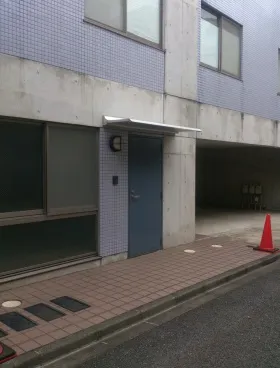 EIGHTEEN北青山の外観