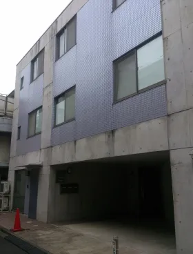 EIGHTEEN北青山の外観