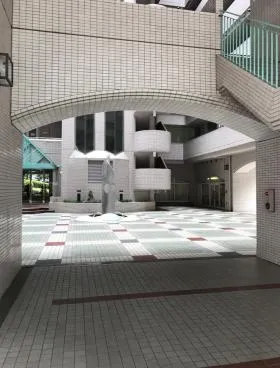 ルネ御苑プラザの外観