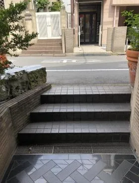 AIビルの外観