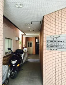 高岡ビルの外観