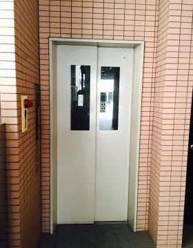 高岡ビルの外観