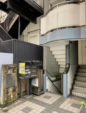 つくしビルの外観