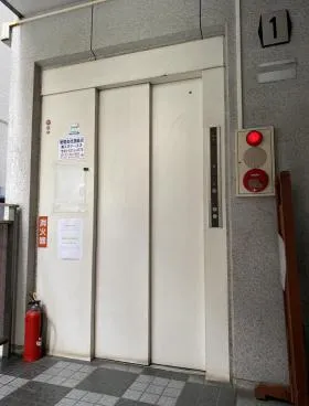 つくしビルの外観