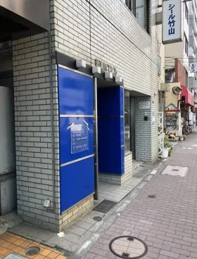 新富MTビルの外観