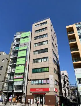クリスタルビルの外観