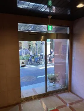 クリスタルビルの外観