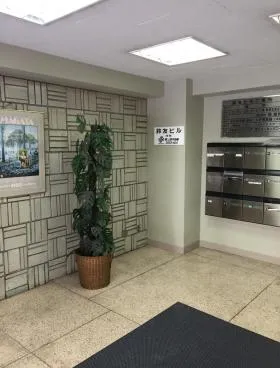 鈴友ビルの外観