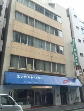 トリキンビルの外観