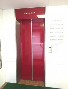 トリキンビルの外観