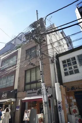 信澤ビルの外観
