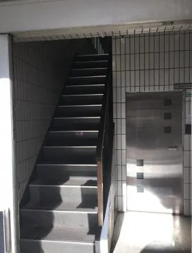 ニューライトビルの外観