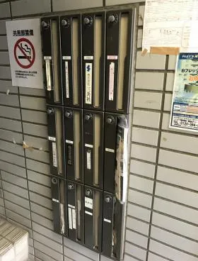 荒川ビルの外観