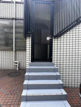 グリーンヒルズビルの外観