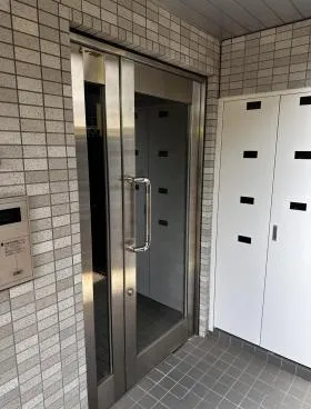 フレール代々木ビルの外観