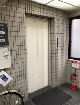 岩波ビルの外観